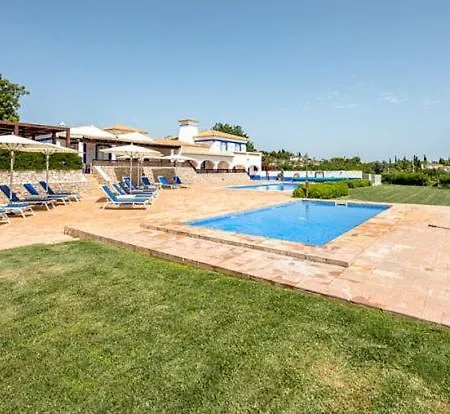 Sleeps 14 Pool Villa